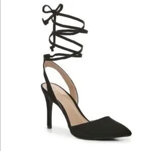 Mix no 6 black pump with ankle tie